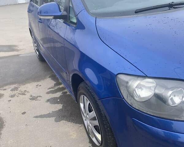 Синий Фольксваген Гольф Плюс, объемом двигателя 1.6 л и пробегом 215 тыс. км за 5400 $, фото 2 на Automoto.ua