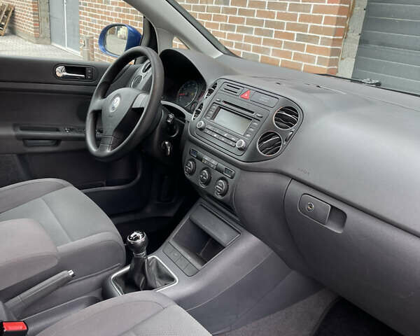 Синий Фольксваген Гольф Плюс, объемом двигателя 1.6 л и пробегом 230 тыс. км за 5200 $, фото 17 на Automoto.ua