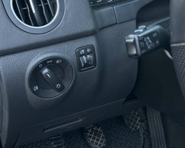 Синий Фольксваген Гольф Плюс, объемом двигателя 1.6 л и пробегом 282 тыс. км за 4500 $, фото 25 на Automoto.ua