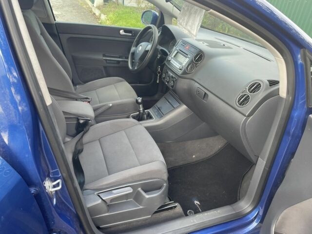 Синий Фольксваген Гольф Плюс, объемом двигателя 1 л и пробегом 224 тыс. км за 5200 $, фото 4 на Automoto.ua