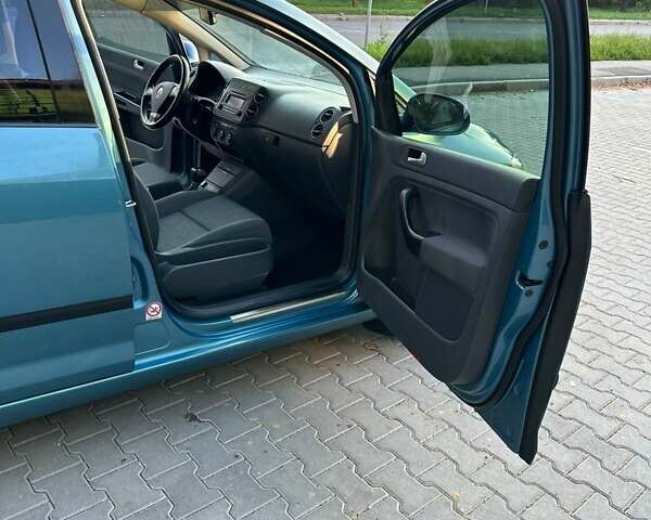 Синий Фольксваген Гольф Плюс, объемом двигателя 1.6 л и пробегом 262 тыс. км за 7499 $, фото 34 на Automoto.ua