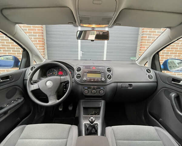 Синий Фольксваген Гольф Плюс, объемом двигателя 1.6 л и пробегом 230 тыс. км за 5200 $, фото 20 на Automoto.ua