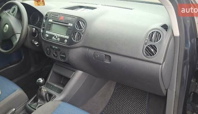 Синий Фольксваген Гольф Плюс, объемом двигателя 1.6 л и пробегом 229 тыс. км за 5000 $, фото 14 на Automoto.ua