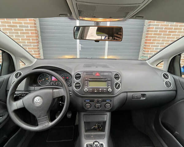 Синий Фольксваген Гольф Плюс, объемом двигателя 1.6 л и пробегом 230 тыс. км за 5200 $, фото 21 на Automoto.ua