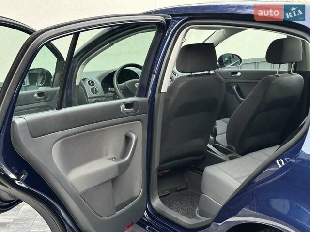 Синий Фольксваген Гольф Плюс, объемом двигателя 1.6 л и пробегом 237 тыс. км за 5850 $, фото 24 на Automoto.ua