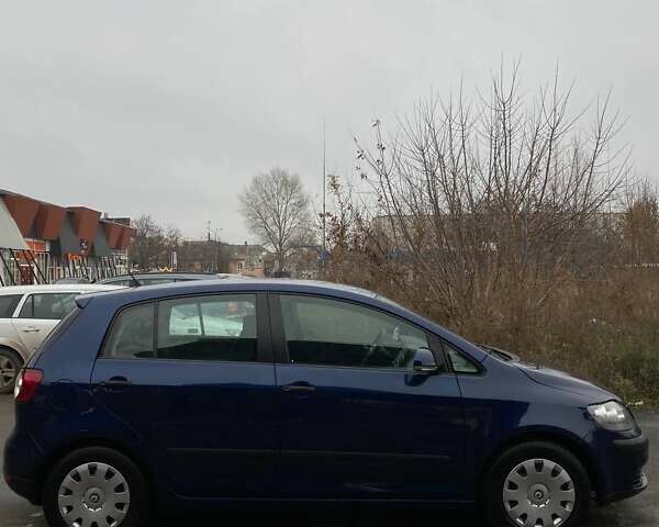 Синий Фольксваген Гольф Плюс, объемом двигателя 1.6 л и пробегом 220 тыс. км за 5900 $, фото 2 на Automoto.ua