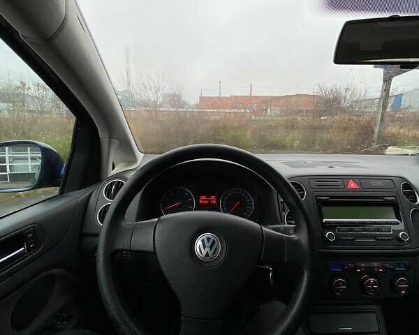 Синий Фольксваген Гольф Плюс, объемом двигателя 1.6 л и пробегом 220 тыс. км за 5900 $, фото 8 на Automoto.ua