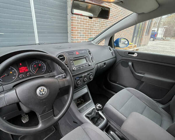 Синий Фольксваген Гольф Плюс, объемом двигателя 1.6 л и пробегом 230 тыс. км за 5200 $, фото 22 на Automoto.ua