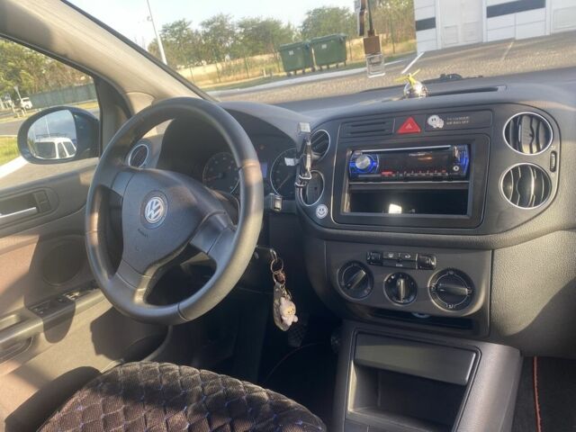 Синий Фольксваген Гольф Плюс, объемом двигателя 1.4 л и пробегом 250 тыс. км за 5000 $, фото 4 на Automoto.ua