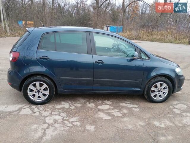 Синий Фольксваген Гольф Плюс, объемом двигателя 1.6 л и пробегом 225 тыс. км за 5550 $, фото 2 на Automoto.ua