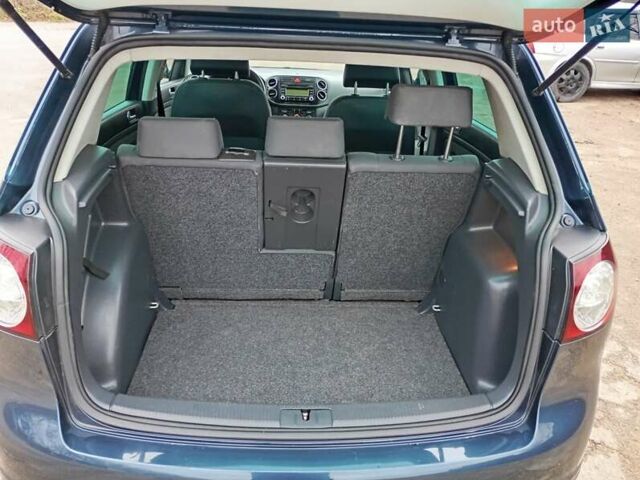 Синий Фольксваген Гольф Плюс, объемом двигателя 1.6 л и пробегом 225 тыс. км за 5550 $, фото 14 на Automoto.ua