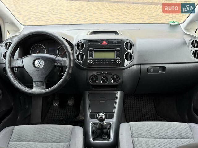 Синій Фольксваген Golf Plus, об'ємом двигуна 1.6 л та пробігом 202 тис. км за 5750 $, фото 25 на Automoto.ua