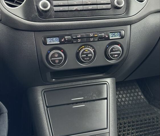 Синий Фольксваген Гольф Плюс, объемом двигателя 1.6 л и пробегом 243 тыс. км за 6500 $, фото 13 на Automoto.ua