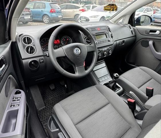 Синий Фольксваген Гольф Плюс, объемом двигателя 1.6 л и пробегом 243 тыс. км за 6500 $, фото 9 на Automoto.ua