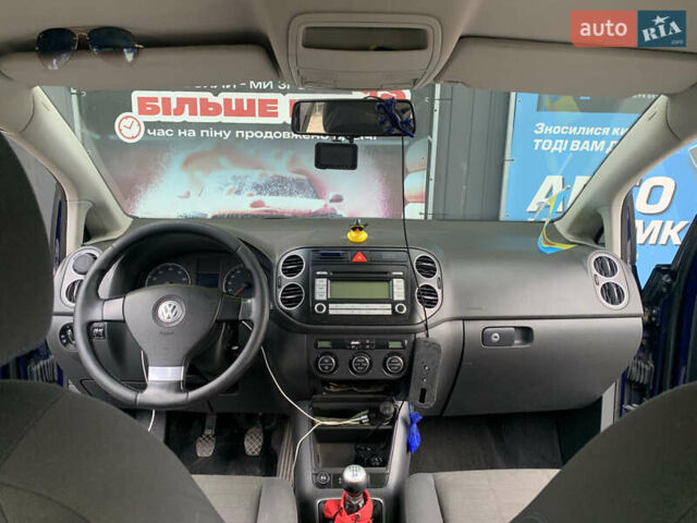 Синий Фольксваген Гольф Плюс, объемом двигателя 1.4 л и пробегом 350 тыс. км за 4750 $, фото 8 на Automoto.ua