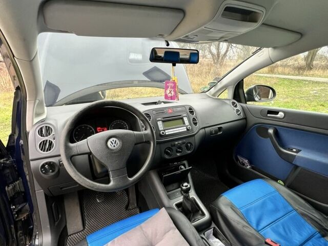 Синий Фольксваген Гольф Плюс, объемом двигателя 1.6 л и пробегом 178 тыс. км за 5900 $, фото 4 на Automoto.ua