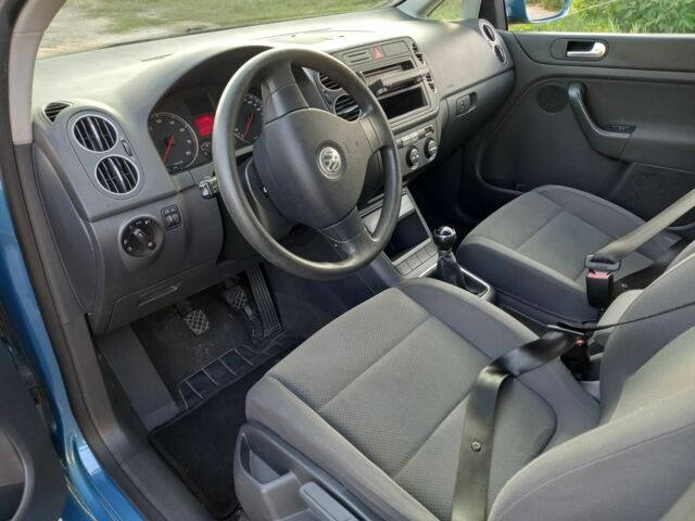 Синий Фольксваген Гольф Плюс, объемом двигателя 1.6 л и пробегом 245 тыс. км за 5899 $, фото 4 на Automoto.ua