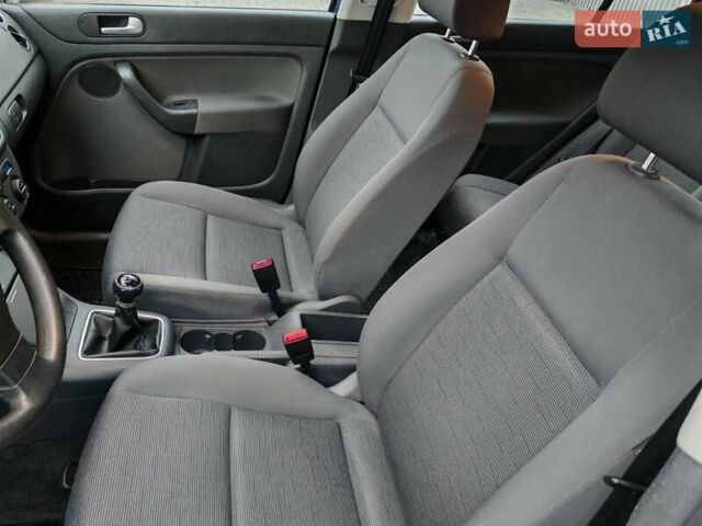 Синий Фольксваген Гольф Плюс, объемом двигателя 1.6 л и пробегом 212 тыс. км за 6000 $, фото 24 на Automoto.ua