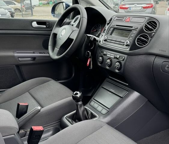 Синий Фольксваген Гольф Плюс, объемом двигателя 1.6 л и пробегом 243 тыс. км за 6500 $, фото 17 на Automoto.ua