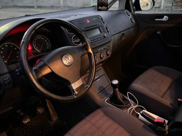 Синий Фольксваген Гольф Плюс, объемом двигателя 1.6 л и пробегом 238 тыс. км за 5800 $, фото 4 на Automoto.ua