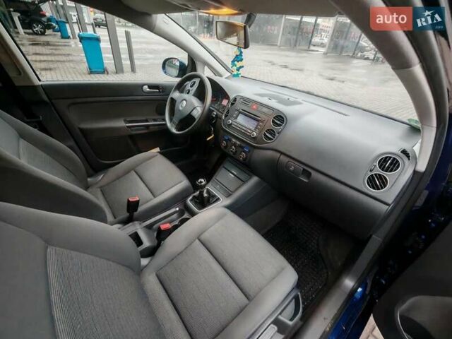 Синий Фольксваген Гольф Плюс, объемом двигателя 1.6 л и пробегом 212 тыс. км за 6000 $, фото 22 на Automoto.ua