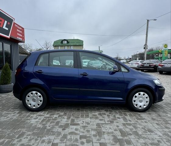 Синий Фольксваген Гольф Плюс, объемом двигателя 1.6 л и пробегом 243 тыс. км за 6500 $, фото 2 на Automoto.ua