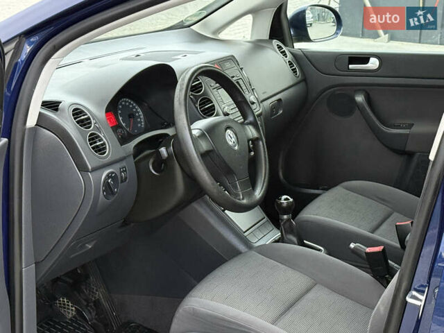Синий Фольксваген Гольф Плюс, объемом двигателя 1.4 л и пробегом 172 тыс. км за 4999 $, фото 6 на Automoto.ua