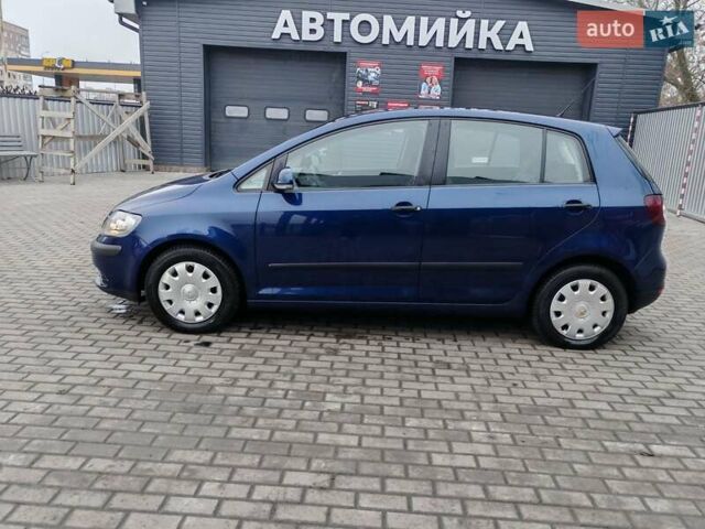 Синий Фольксваген Гольф Плюс, объемом двигателя 1.6 л и пробегом 212 тыс. км за 6000 $, фото 4 на Automoto.ua