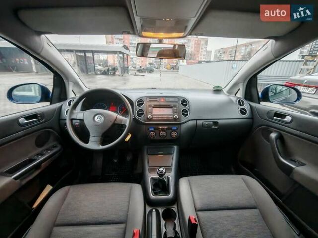 Синий Фольксваген Гольф Плюс, объемом двигателя 1.6 л и пробегом 212 тыс. км за 6000 $, фото 21 на Automoto.ua