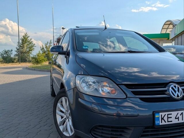 Синий Фольксваген Гольф Плюс, объемом двигателя 1.39 л и пробегом 224 тыс. км за 5500 $, фото 4 на Automoto.ua