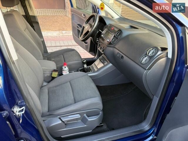Синий Фольксваген Гольф Плюс, объемом двигателя 1.6 л и пробегом 180 тыс. км за 6199 $, фото 51 на Automoto.ua