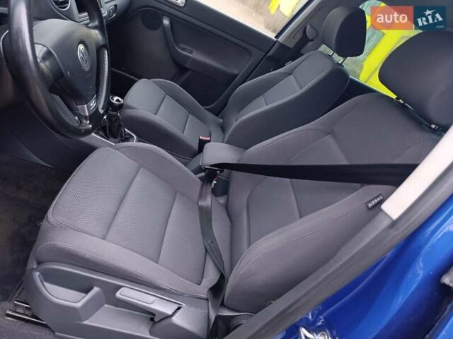 Синий Фольксваген Гольф Плюс, объемом двигателя 1.6 л и пробегом 260 тыс. км за 5399 $, фото 20 на Automoto.ua