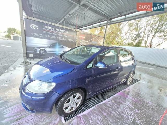 Синий Фольксваген Гольф Плюс, объемом двигателя 1.6 л и пробегом 140 тыс. км за 7500 $, фото 5 на Automoto.ua