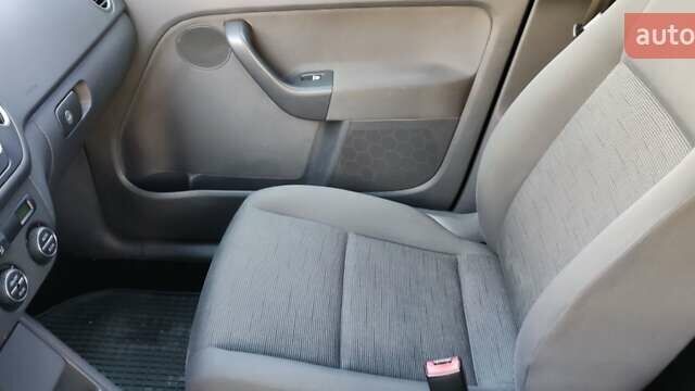 Синий Фольксваген Гольф Плюс, объемом двигателя 1.6 л и пробегом 226 тыс. км за 5700 $, фото 7 на Automoto.ua