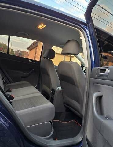 Синий Фольксваген Гольф Плюс, объемом двигателя 1.6 л и пробегом 260 тыс. км за 7500 $, фото 7 на Automoto.ua