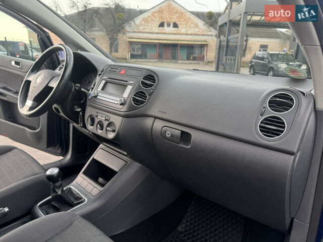Синій Фольксваген Golf Plus, об'ємом двигуна 1.6 л та пробігом 210 тис. км за 5999 $, фото 27 на Automoto.ua
