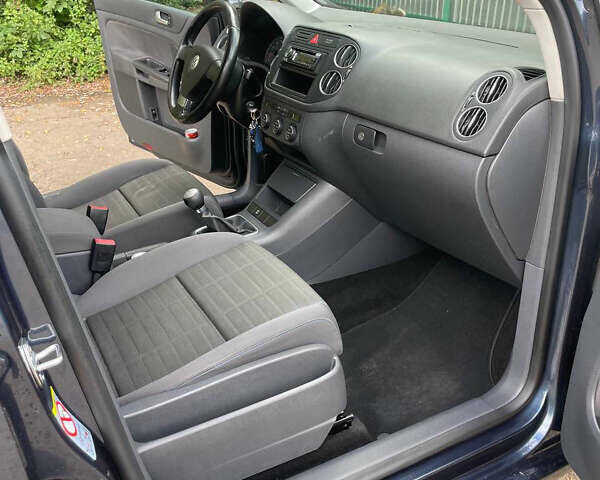 Синий Фольксваген Гольф Плюс, объемом двигателя 1.6 л и пробегом 195 тыс. км за 6898 $, фото 12 на Automoto.ua