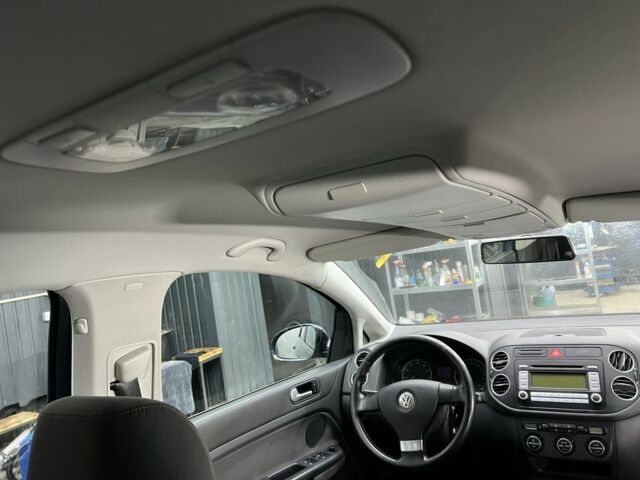 Синий Фольксваген Гольф Плюс, объемом двигателя 1.6 л и пробегом 220 тыс. км за 5700 $, фото 21 на Automoto.ua