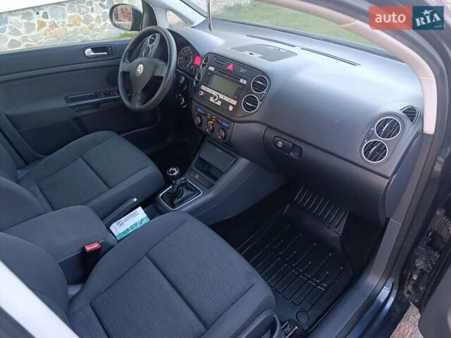 Синий Фольксваген Гольф Плюс, объемом двигателя 1.6 л и пробегом 162 тыс. км за 6500 $, фото 25 на Automoto.ua