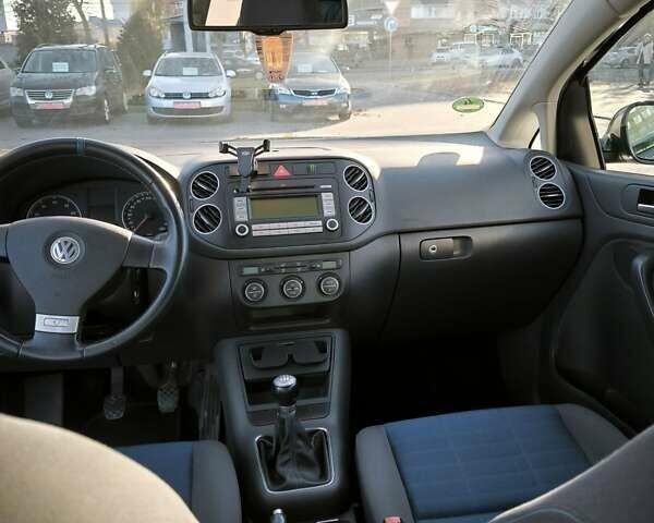 Синий Фольксваген Гольф Плюс, объемом двигателя 1.4 л и пробегом 202 тыс. км за 6500 $, фото 7 на Automoto.ua