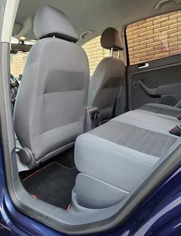 Синий Фольксваген Гольф Плюс, объемом двигателя 1.6 л и пробегом 260 тыс. км за 7500 $, фото 4 на Automoto.ua