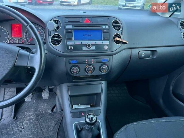 Синий Фольксваген Гольф Плюс, объемом двигателя 1.4 л и пробегом 170 тыс. км за 5290 $, фото 24 на Automoto.ua