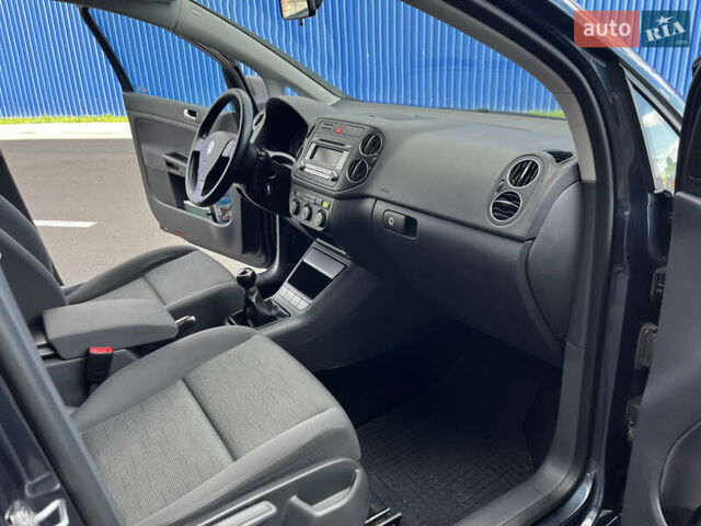 Синий Фольксваген Гольф Плюс, объемом двигателя 1.6 л и пробегом 167 тыс. км за 6300 $, фото 40 на Automoto.ua