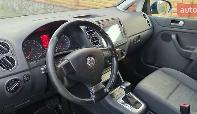 Синий Фольксваген Гольф Плюс, объемом двигателя 1.6 л и пробегом 260 тыс. км за 7500 $, фото 2 на Automoto.ua