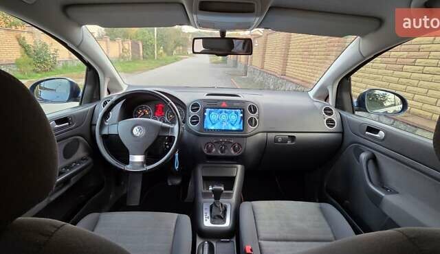 Синий Фольксваген Гольф Плюс, объемом двигателя 1.6 л и пробегом 260 тыс. км за 7500 $, фото 9 на Automoto.ua