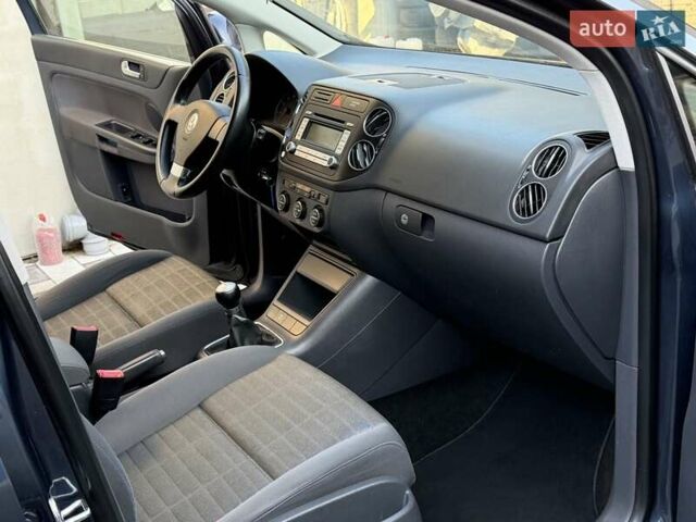 Синий Фольксваген Гольф Плюс, объемом двигателя 1.6 л и пробегом 217 тыс. км за 6200 $, фото 54 на Automoto.ua