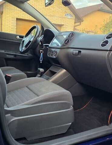 Синий Фольксваген Гольф Плюс, объемом двигателя 1.6 л и пробегом 260 тыс. км за 7500 $, фото 8 на Automoto.ua