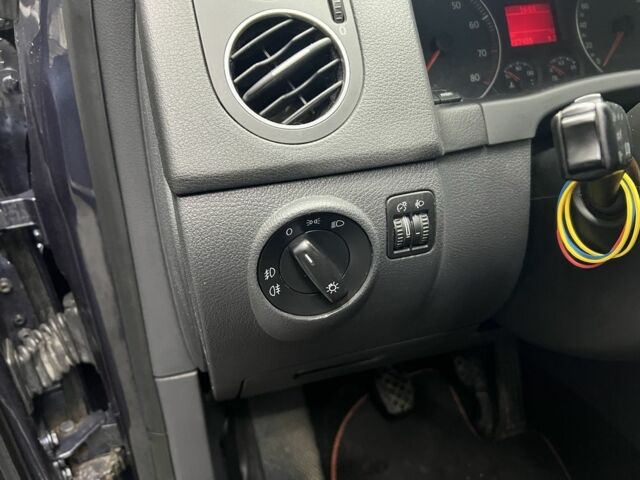 Синий Фольксваген Гольф Плюс, объемом двигателя 1.6 л и пробегом 220 тыс. км за 5700 $, фото 11 на Automoto.ua