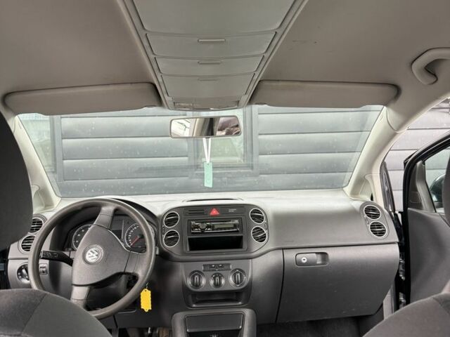 Синий Фольксваген Гольф Плюс, объемом двигателя 1.6 л и пробегом 300 тыс. км за 5900 $, фото 3 на Automoto.ua