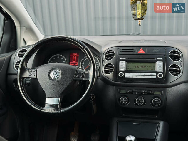 Синий Фольксваген Гольф Плюс, объемом двигателя 1.6 л и пробегом 174 тыс. км за 6350 $, фото 54 на Automoto.ua